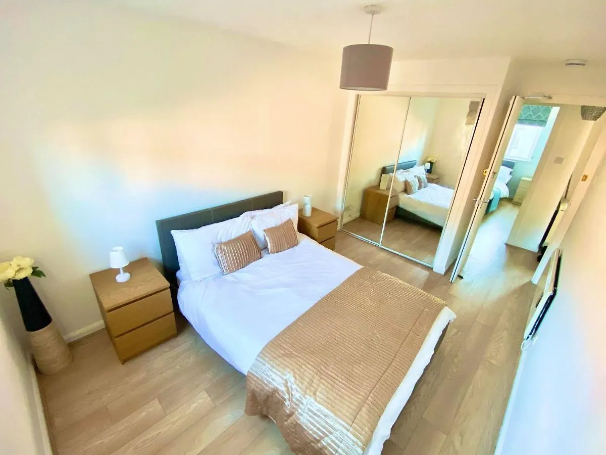 Haymarket Holiday Home, 3 Bedrooms & Parking Edinburgh 0*,